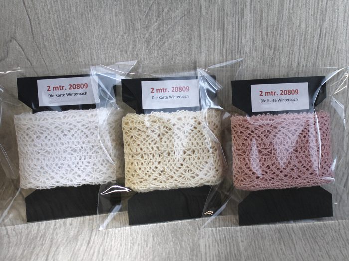 Spitze zur Kartengestaltung erhältlich in 3 Farben 2mtr. 45mm 20809
