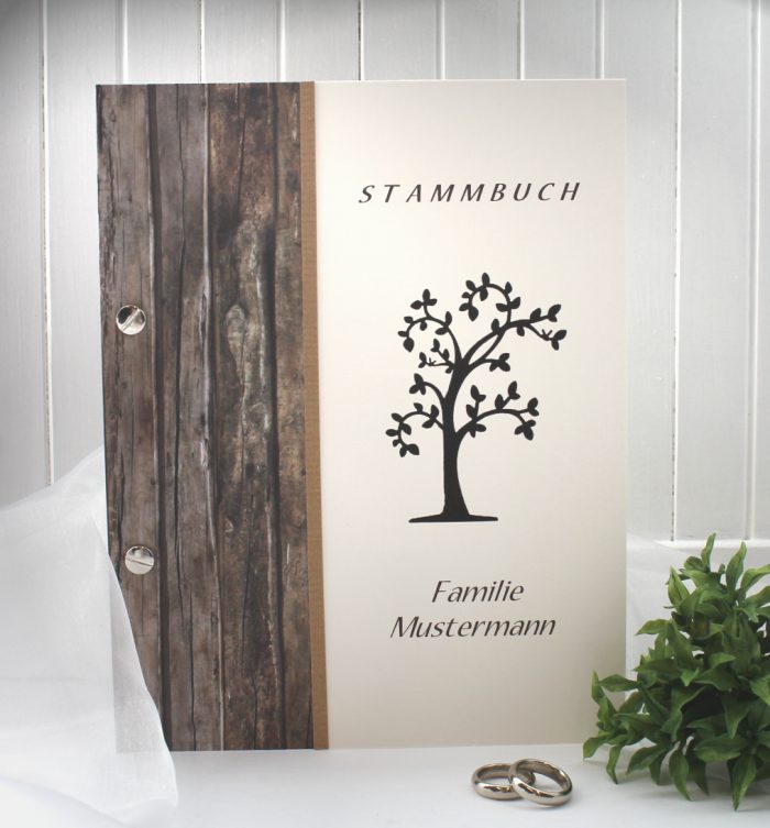 Stammbuch mit Namen Holzoptik mit Baum 12022, A5, zum kleinen Preis