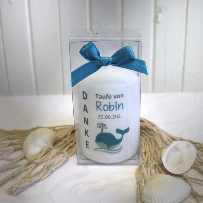 Gastgeschenk Kerze zur Taufe "Kleiner Wal" incl. Namen und Datum, Design 216 – Bild 3
