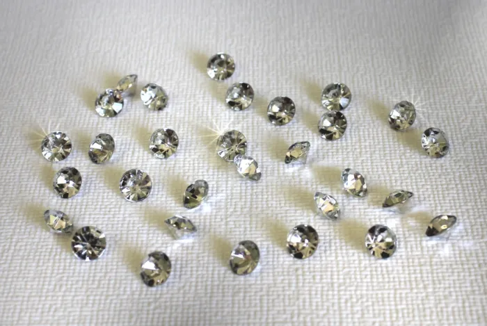 Strasssteine in Diamantform, 10mm - 30 Stück ideal zum Basteln oder für Ihre Tischdekoration